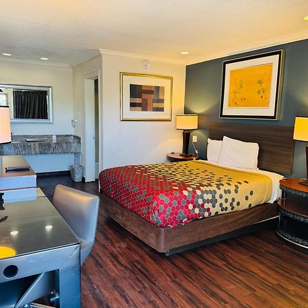 Hotel Baymont By Wyndham Bakersfield Extérieur photo
