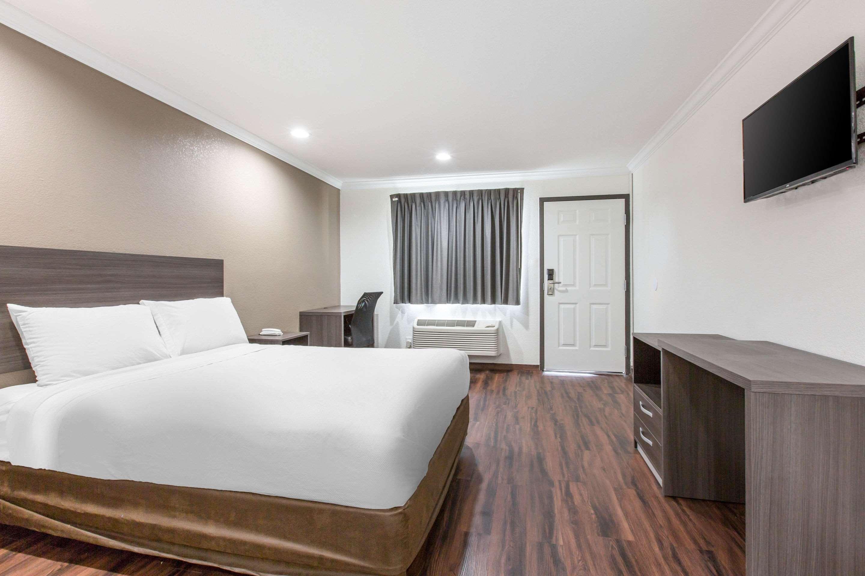 Hotel Baymont By Wyndham Bakersfield Extérieur photo