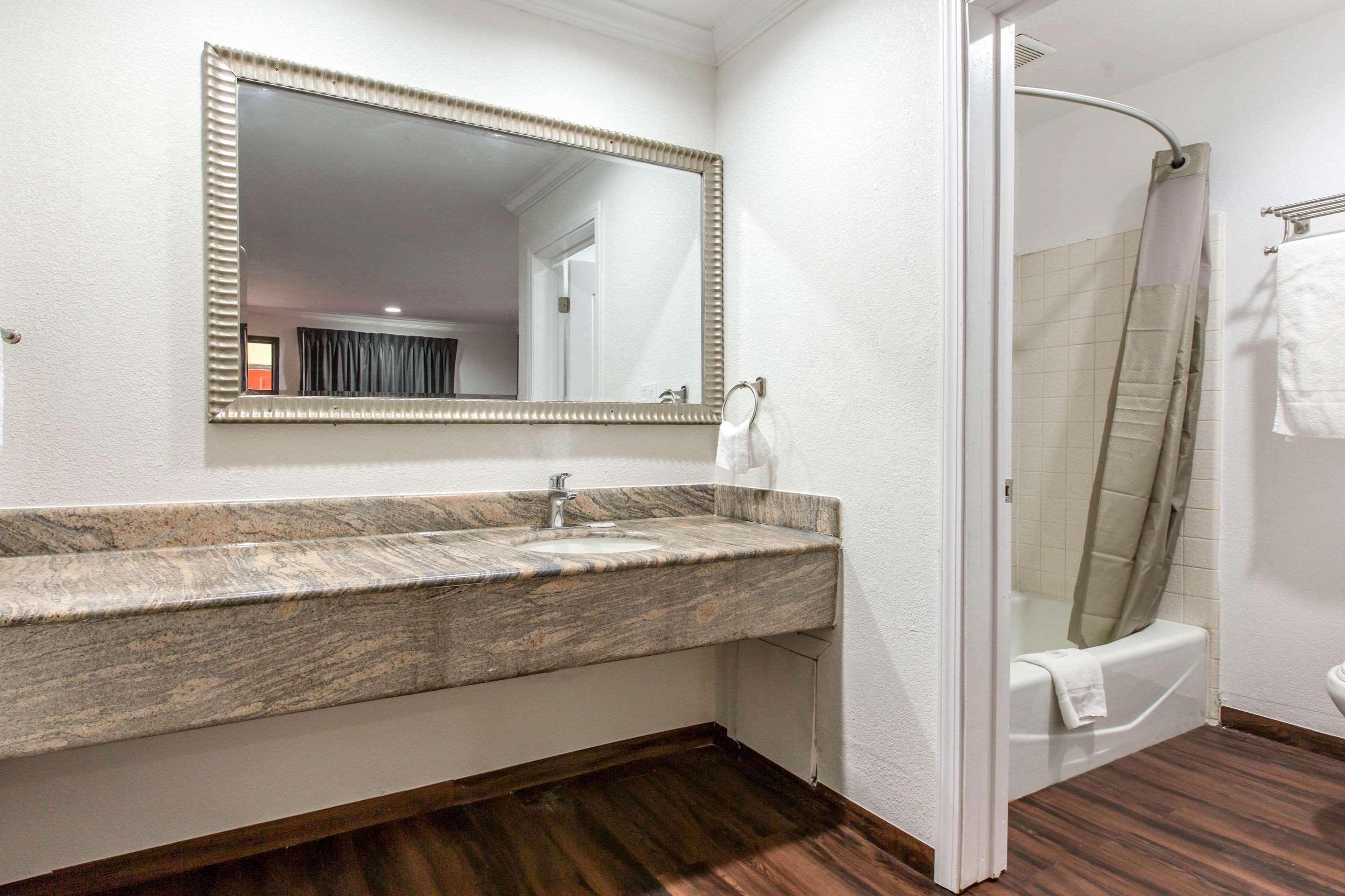 Hotel Baymont By Wyndham Bakersfield Extérieur photo