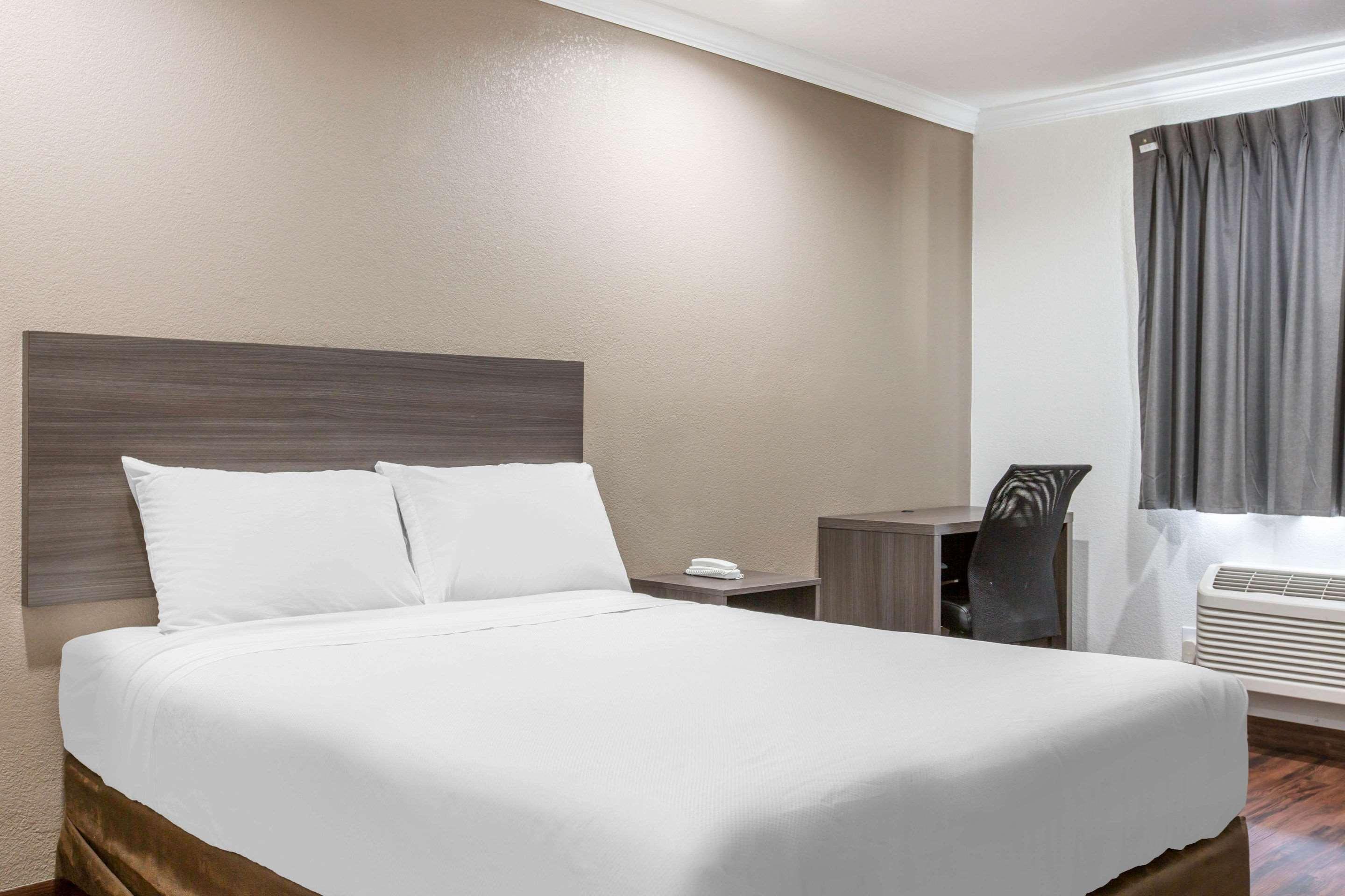 Hotel Baymont By Wyndham Bakersfield Extérieur photo