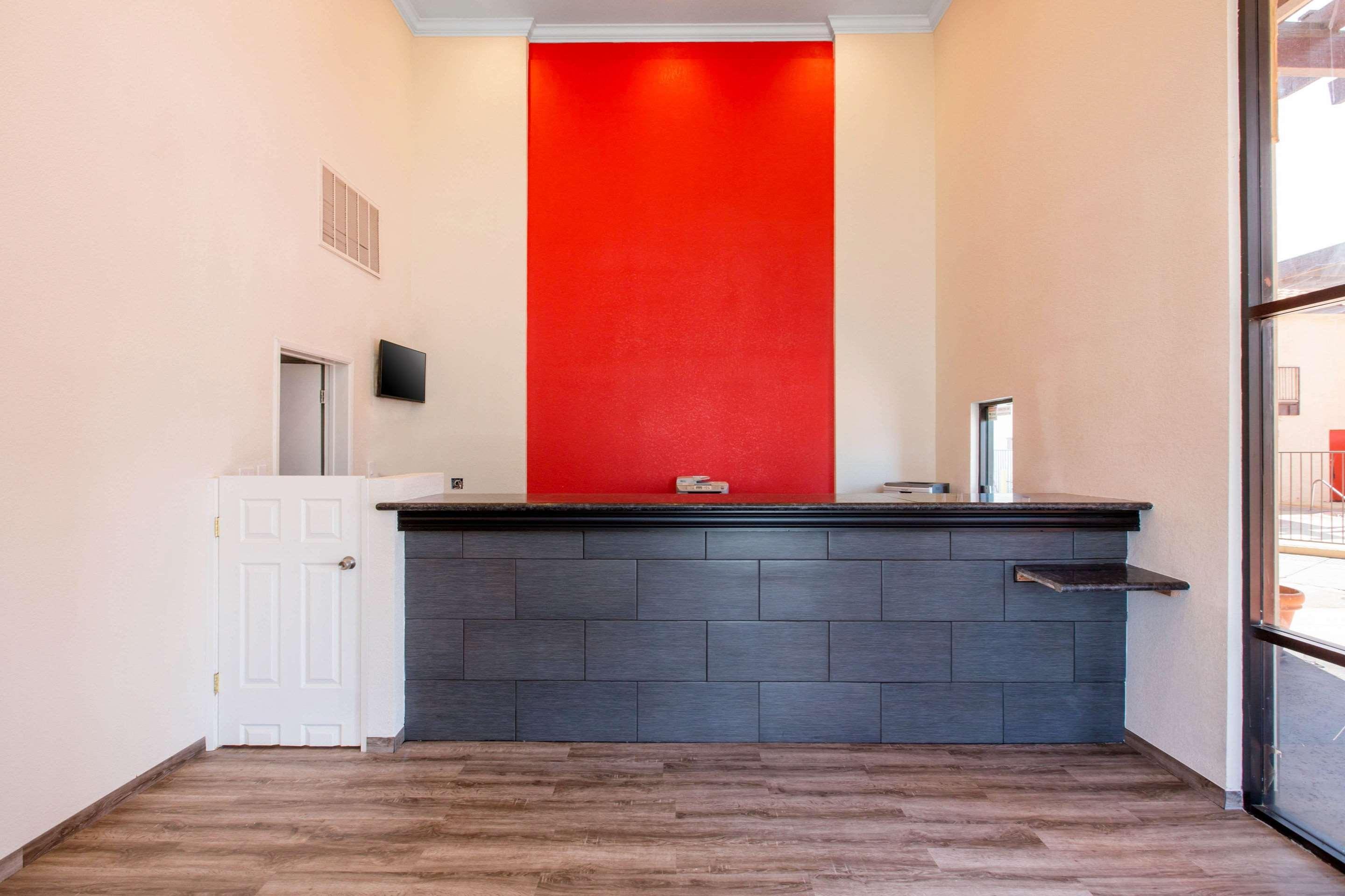 Hotel Baymont By Wyndham Bakersfield Extérieur photo