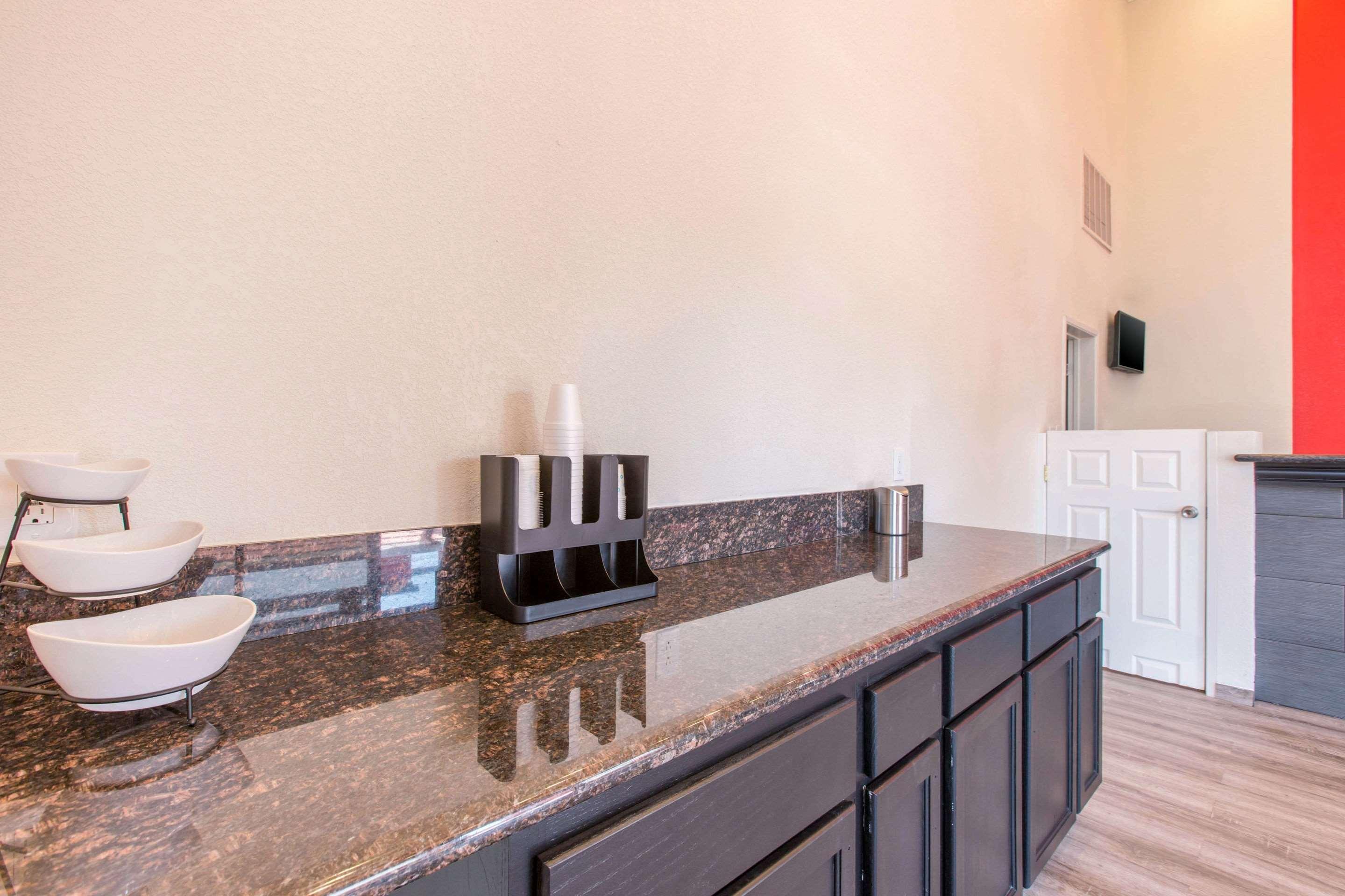 Hotel Baymont By Wyndham Bakersfield Extérieur photo