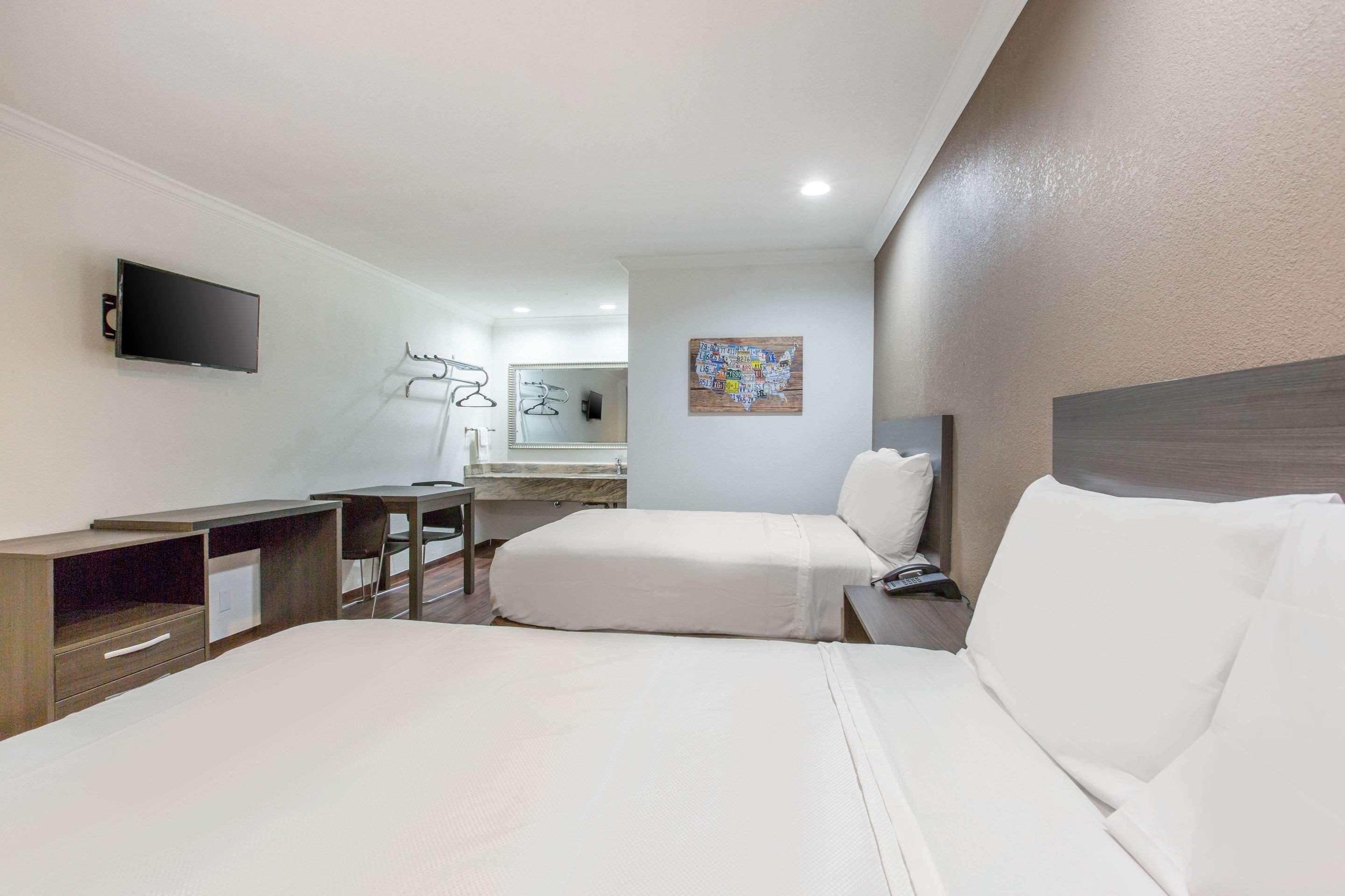 Hotel Baymont By Wyndham Bakersfield Extérieur photo