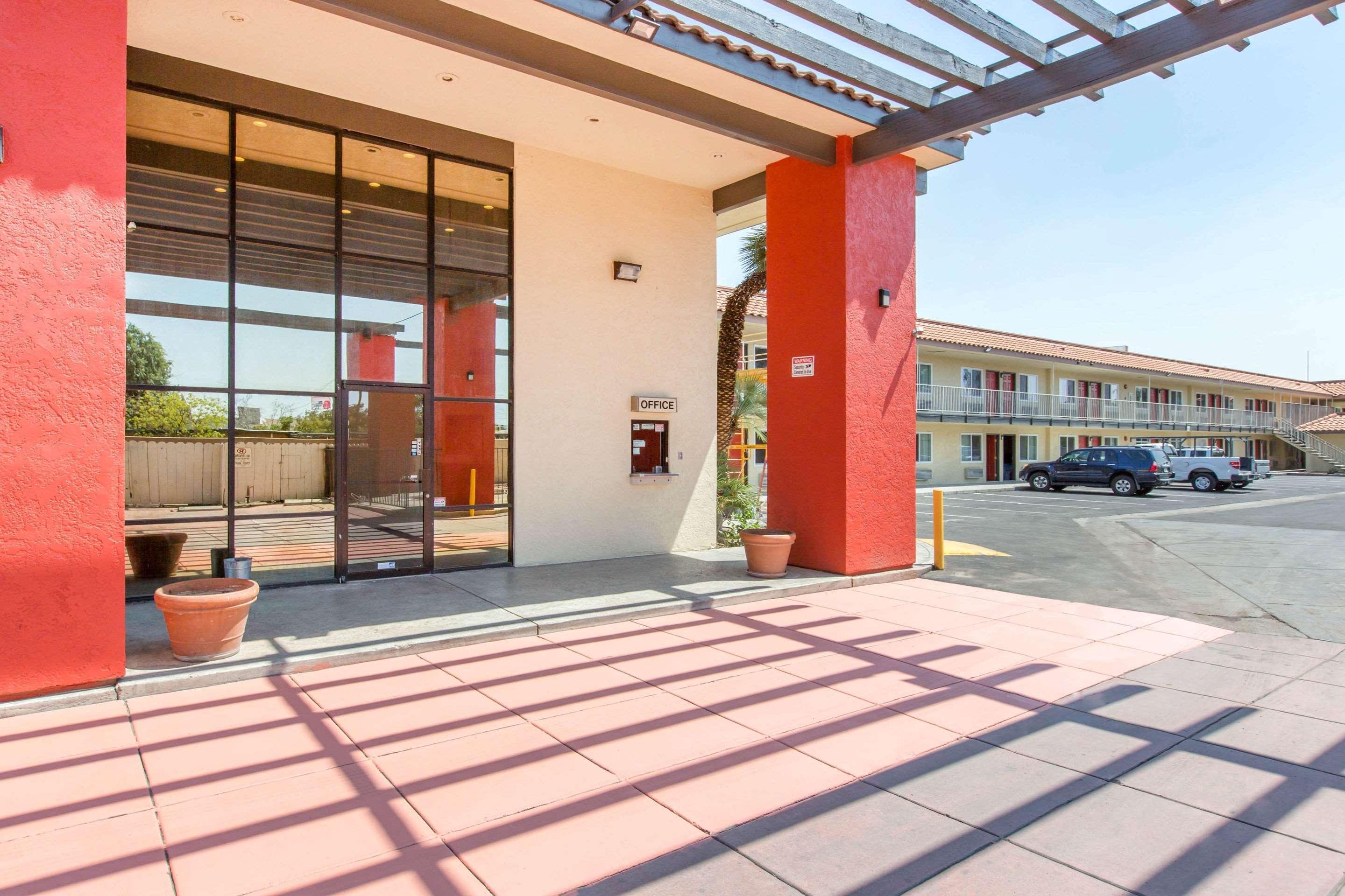 Hotel Baymont By Wyndham Bakersfield Extérieur photo