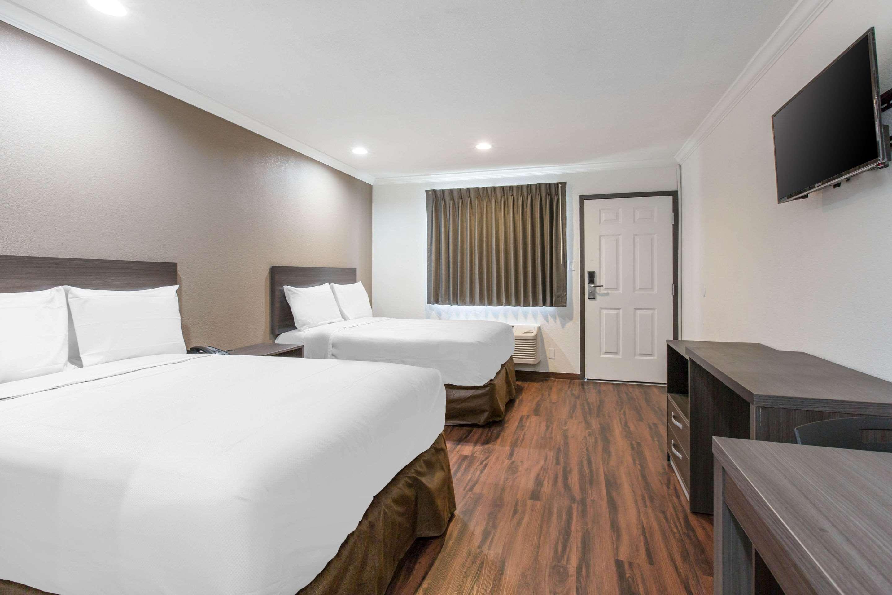 Hotel Baymont By Wyndham Bakersfield Extérieur photo