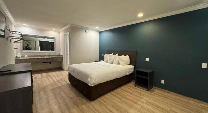 Hotel Baymont By Wyndham Bakersfield Extérieur photo
