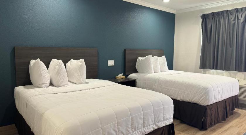 Hotel Baymont By Wyndham Bakersfield Extérieur photo