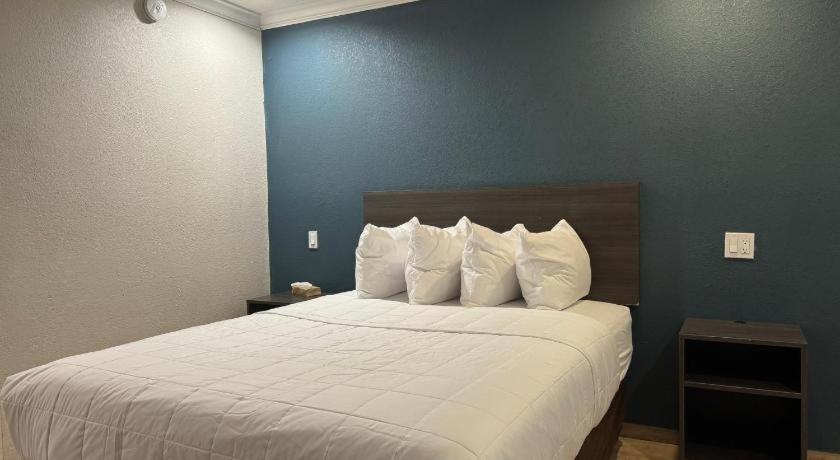 Hotel Baymont By Wyndham Bakersfield Extérieur photo