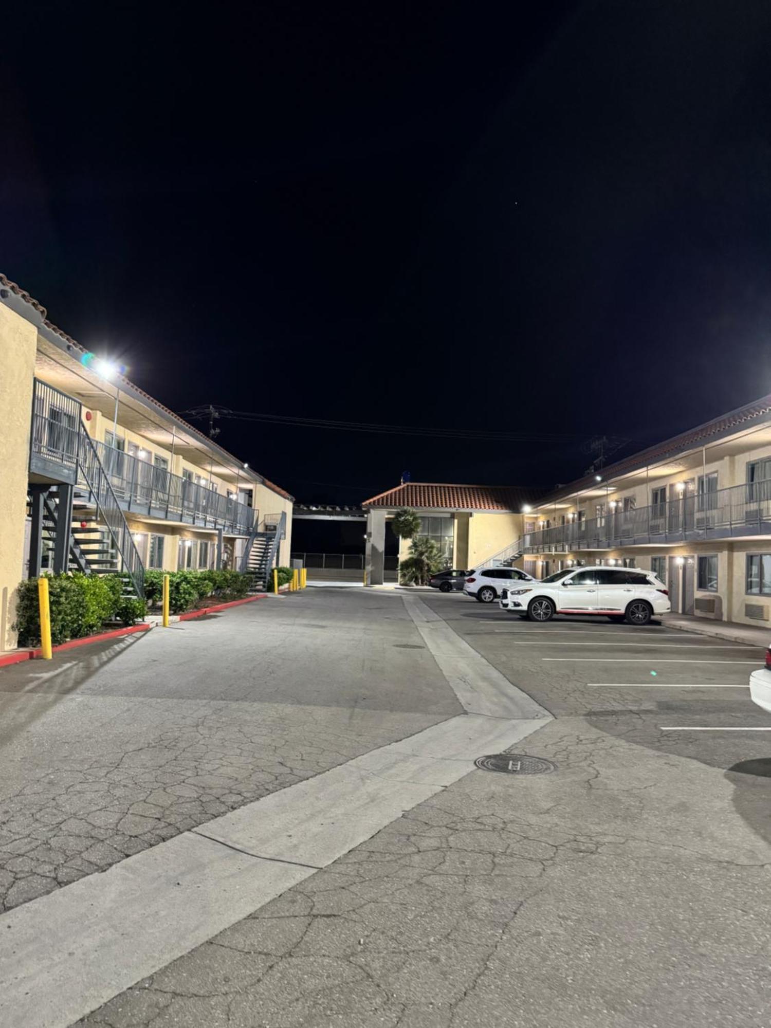 Hotel Baymont By Wyndham Bakersfield Extérieur photo