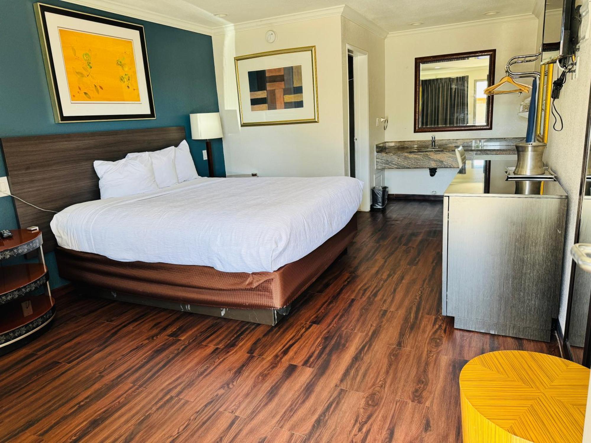 Hotel Baymont By Wyndham Bakersfield Extérieur photo