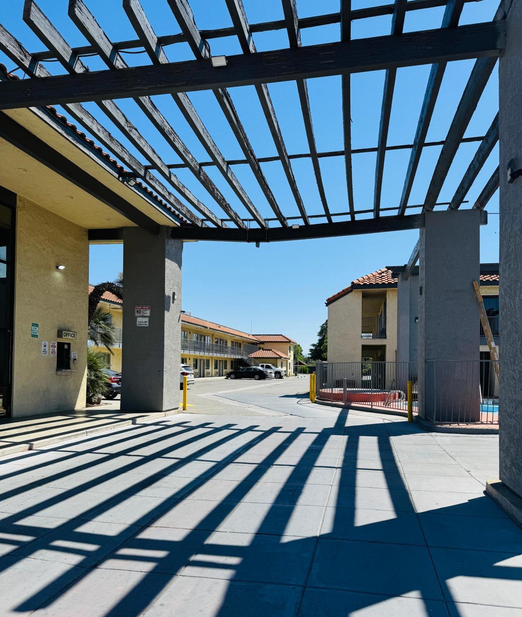 Hotel Baymont By Wyndham Bakersfield Extérieur photo