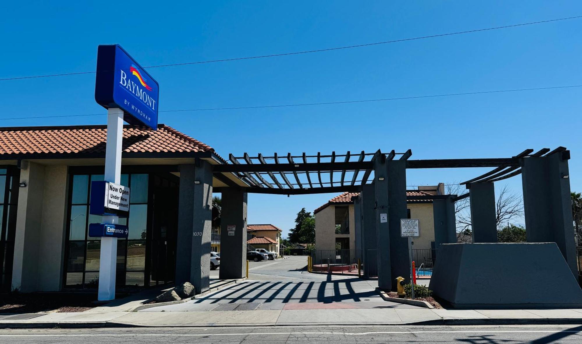 Hotel Baymont By Wyndham Bakersfield Extérieur photo
