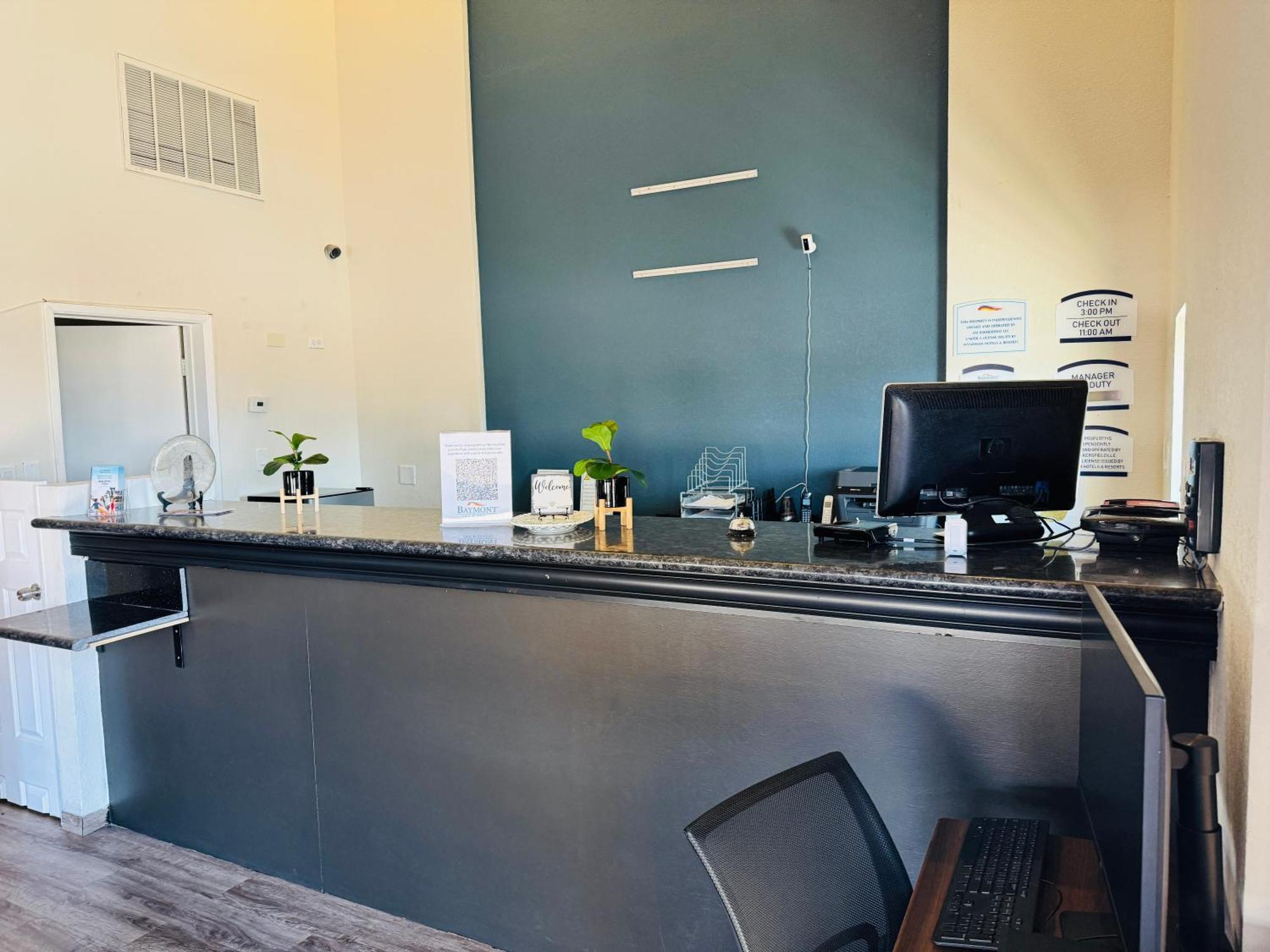 Hotel Baymont By Wyndham Bakersfield Extérieur photo
