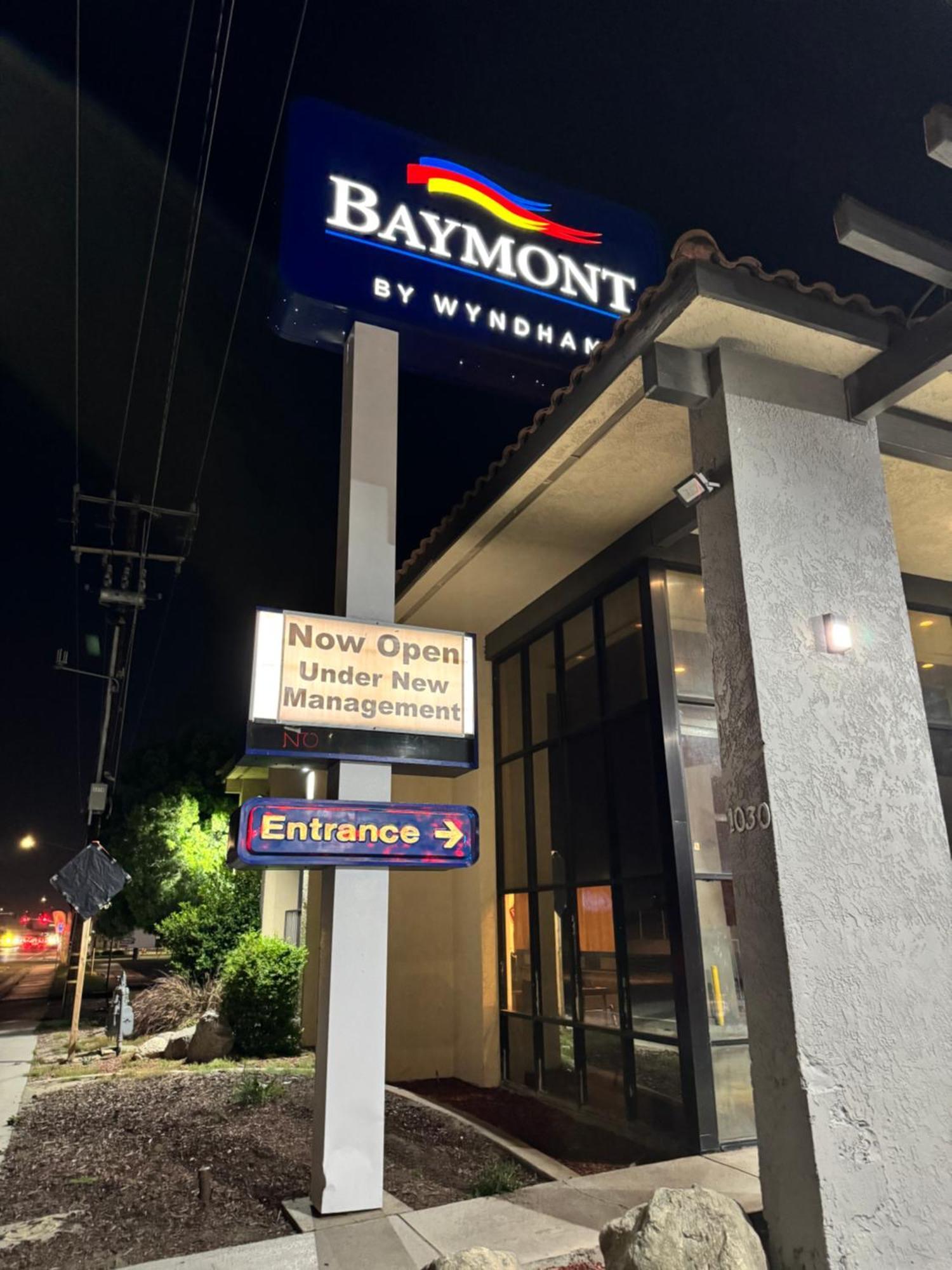 Hotel Baymont By Wyndham Bakersfield Extérieur photo