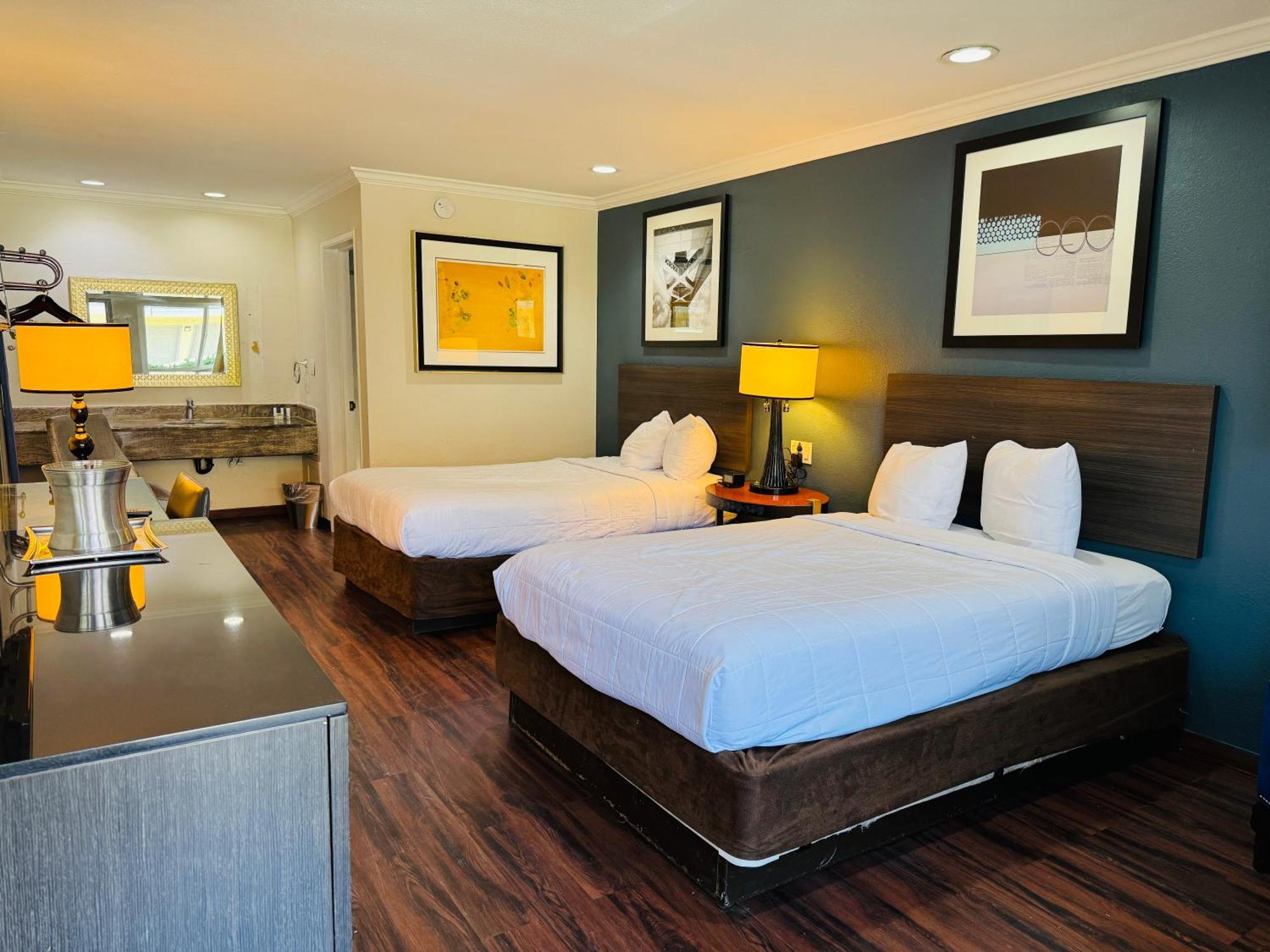 Hotel Baymont By Wyndham Bakersfield Extérieur photo