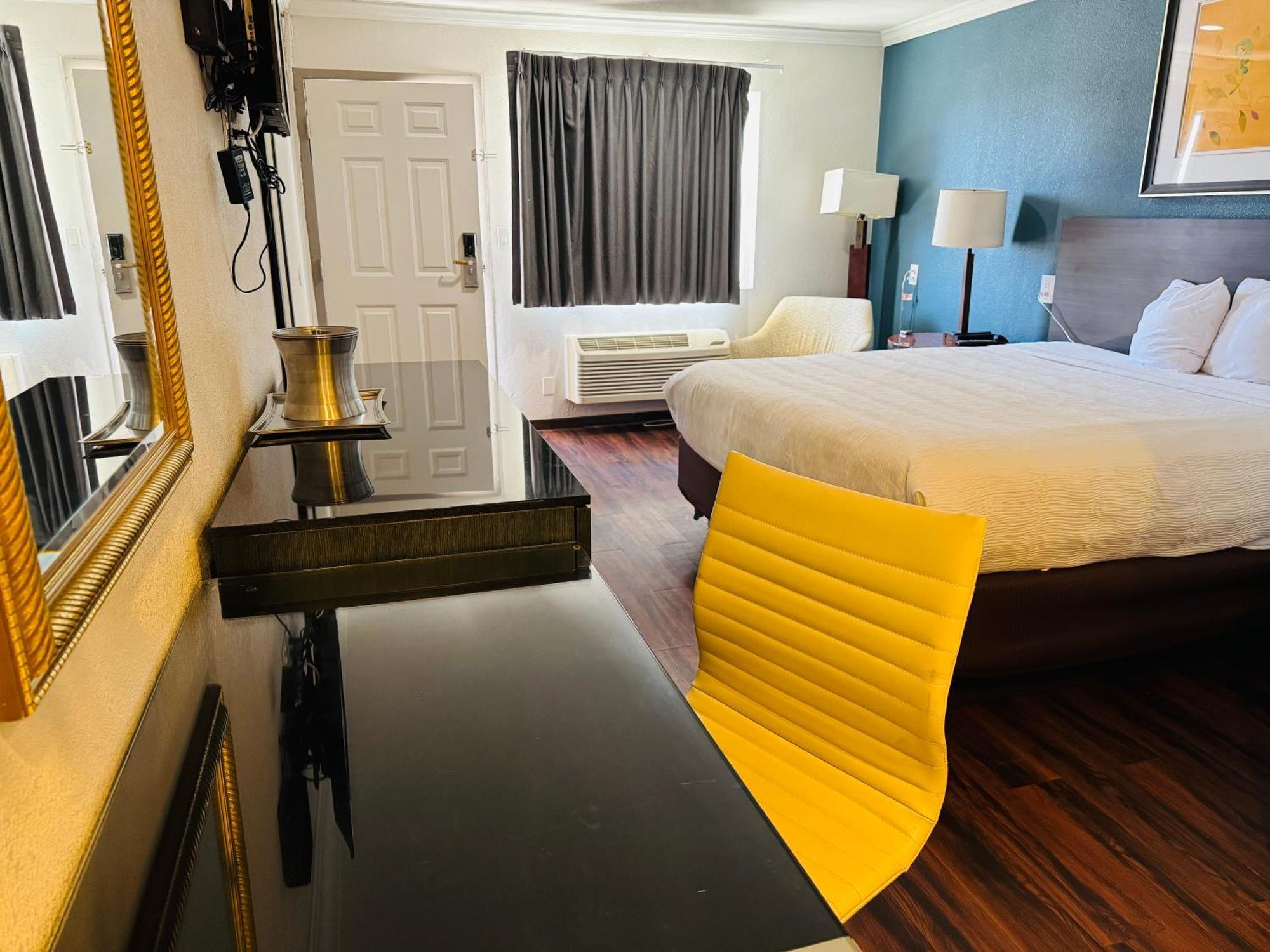 Hotel Baymont By Wyndham Bakersfield Extérieur photo