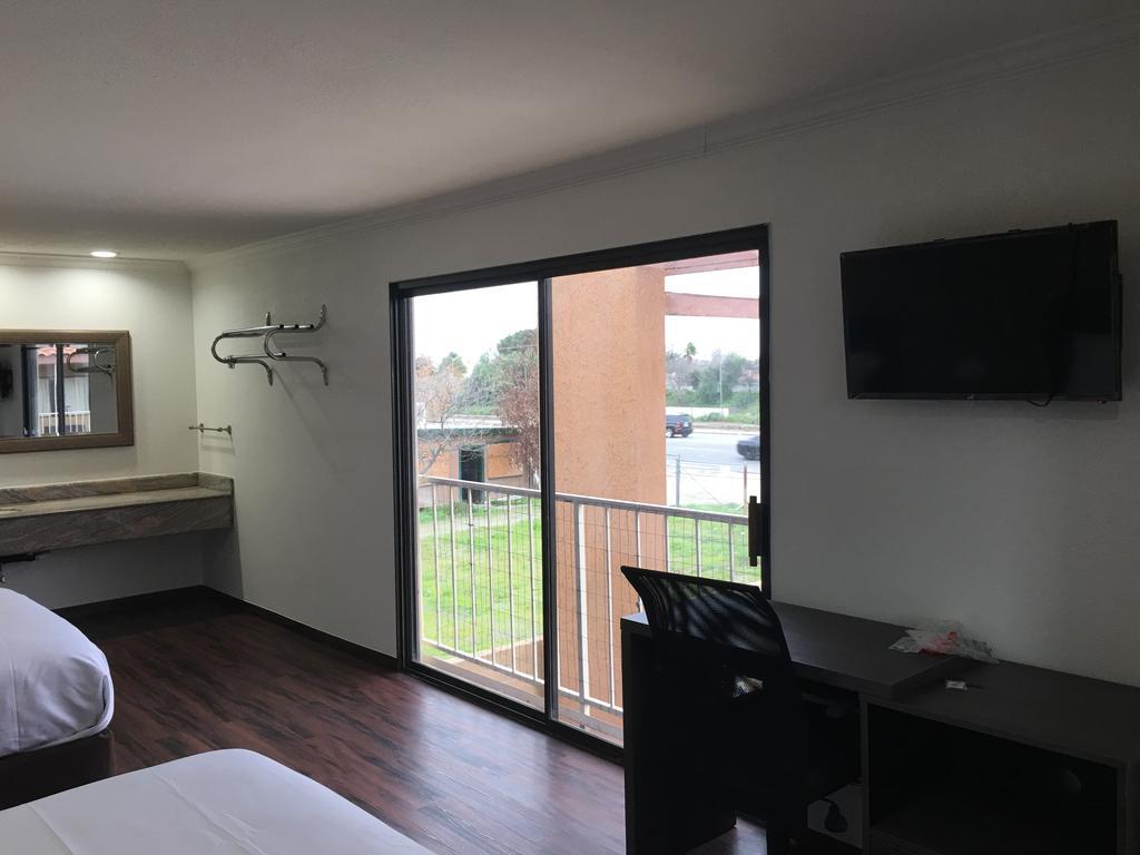 Hotel Baymont By Wyndham Bakersfield Extérieur photo