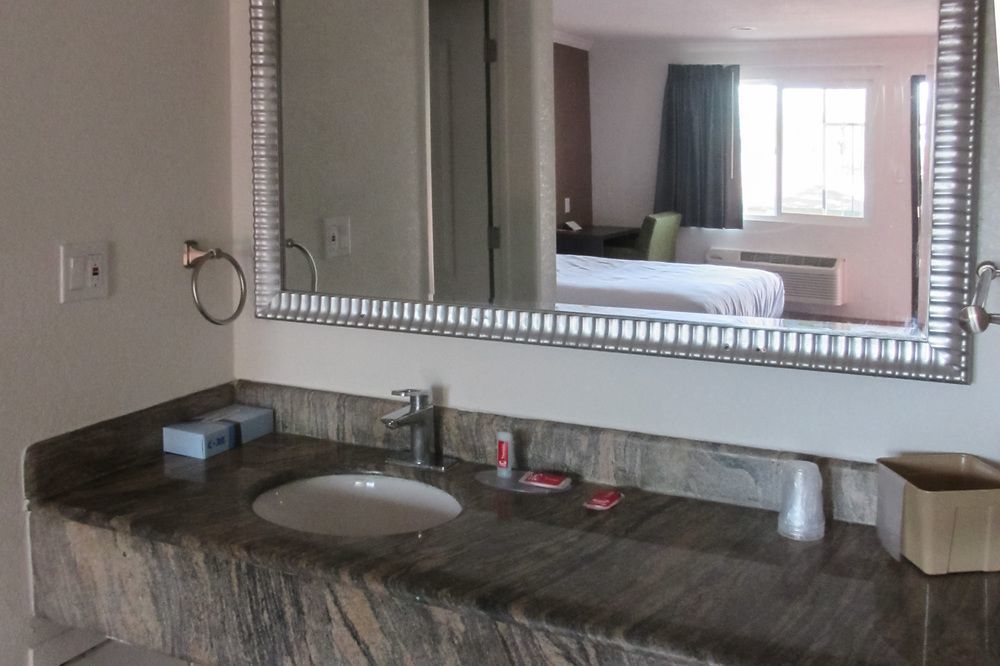 Hotel Baymont By Wyndham Bakersfield Extérieur photo