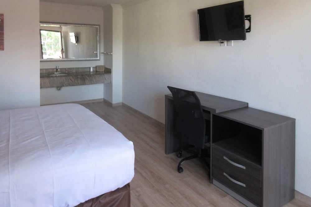 Hotel Baymont By Wyndham Bakersfield Extérieur photo
