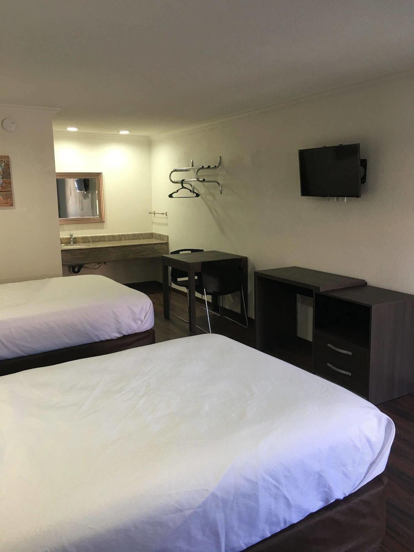 Hotel Baymont By Wyndham Bakersfield Extérieur photo