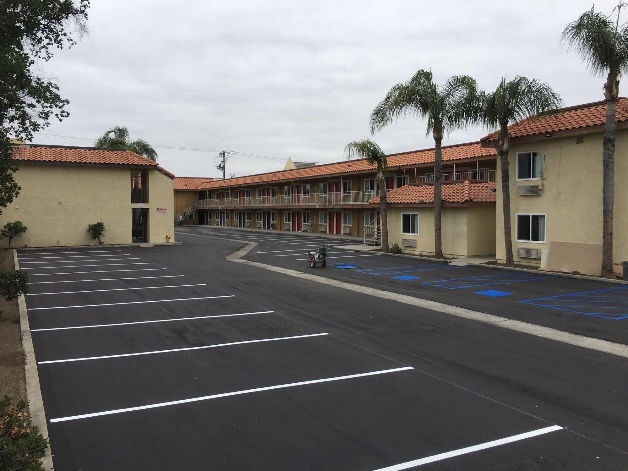 Hotel Baymont By Wyndham Bakersfield Extérieur photo