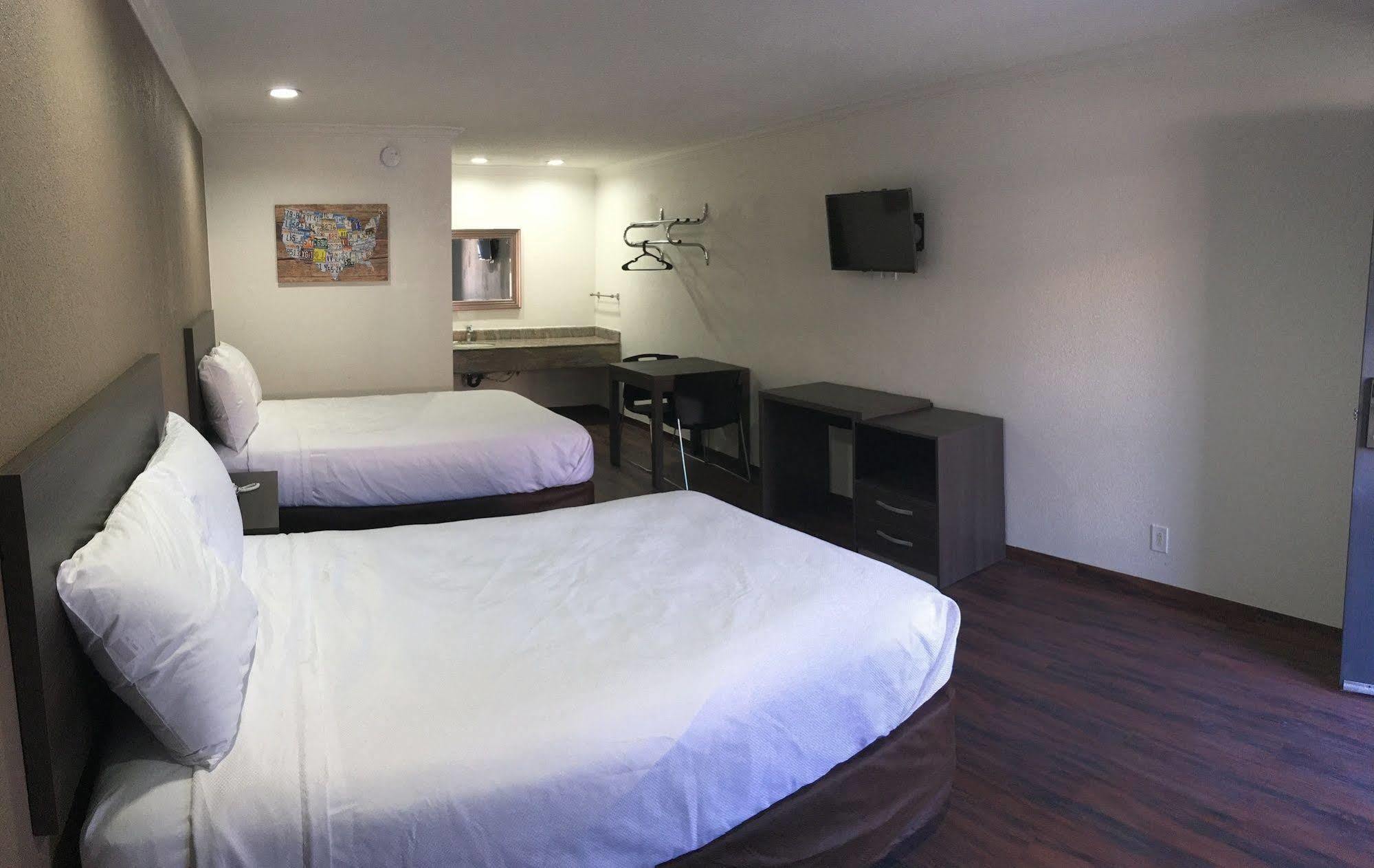 Hotel Baymont By Wyndham Bakersfield Extérieur photo