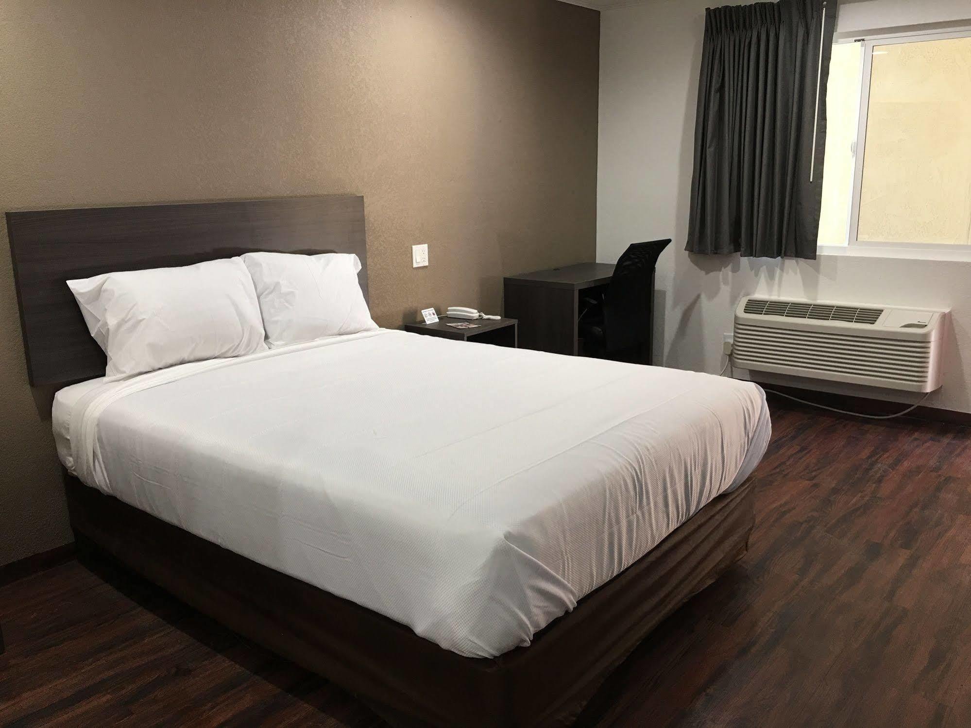 Hotel Baymont By Wyndham Bakersfield Extérieur photo